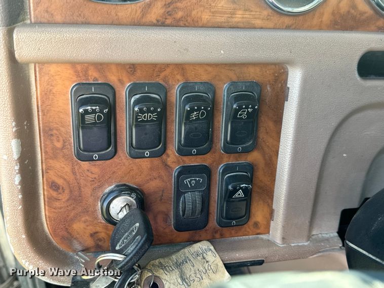 image for item DP6681 2007 Peterbilt 379 semi truck