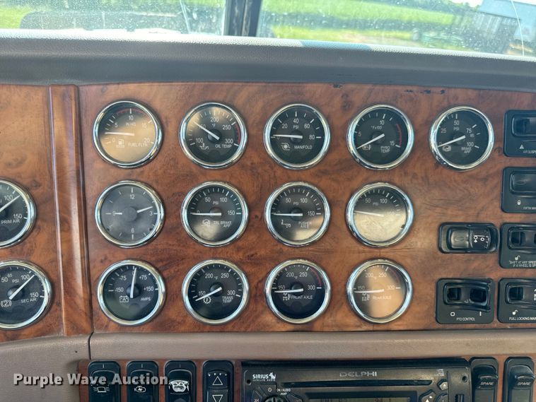 image for item DP6681 2007 Peterbilt 379 semi truck