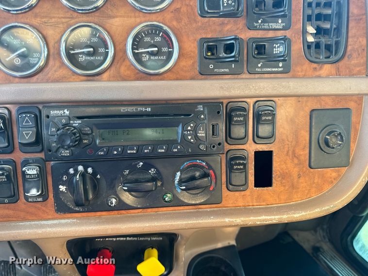 image for item DP6681 2007 Peterbilt 379 semi truck