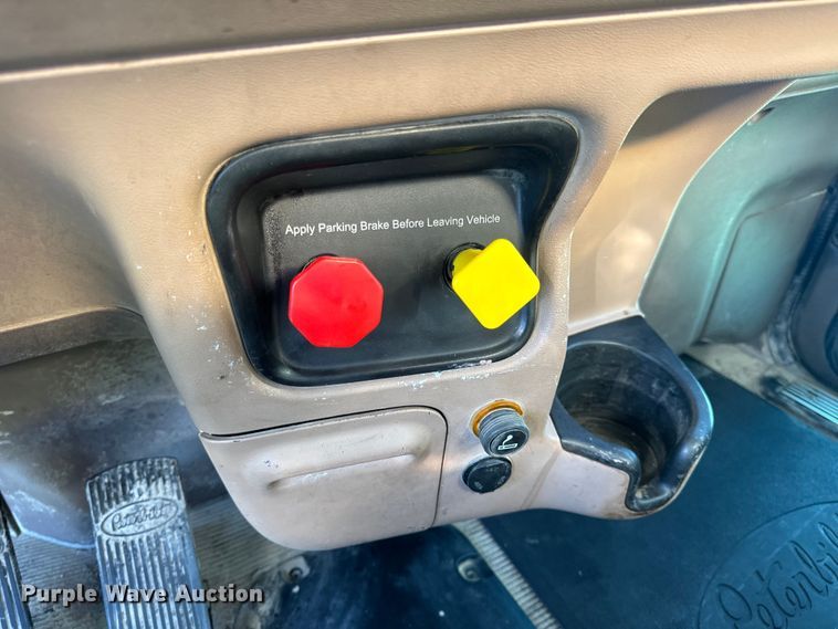 image for item DP6681 2007 Peterbilt 379 semi truck