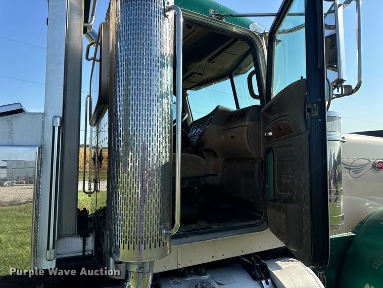 image for item DP6681 2007 Peterbilt 379 semi truck