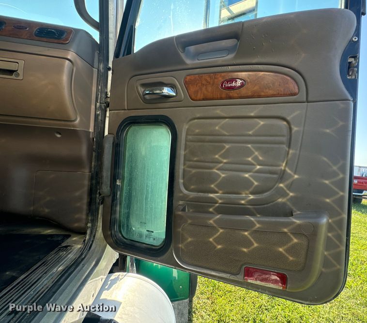 image for item DP6681 2007 Peterbilt 379 semi truck