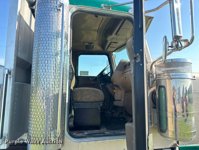 image for item DP6681 2007 Peterbilt 379 semi truck