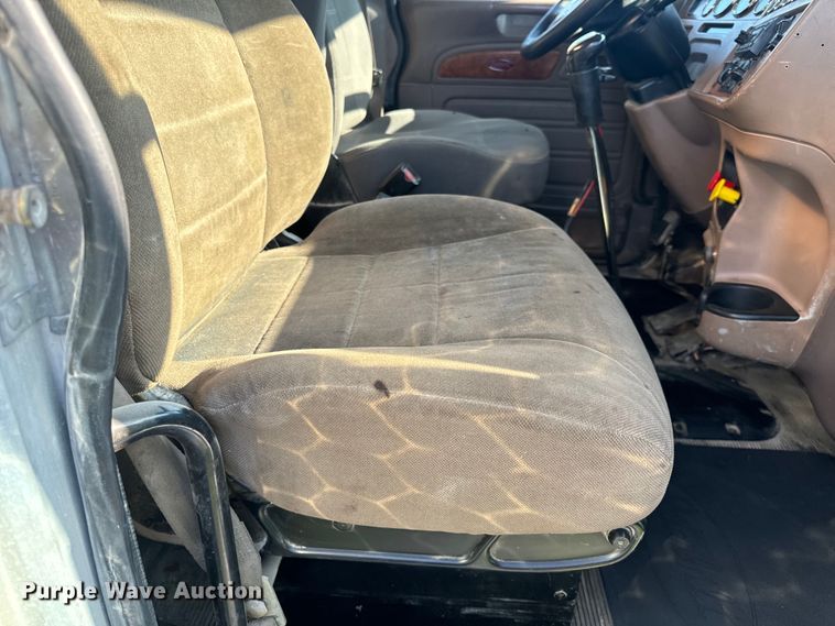 image for item DP6681 2007 Peterbilt 379 semi truck