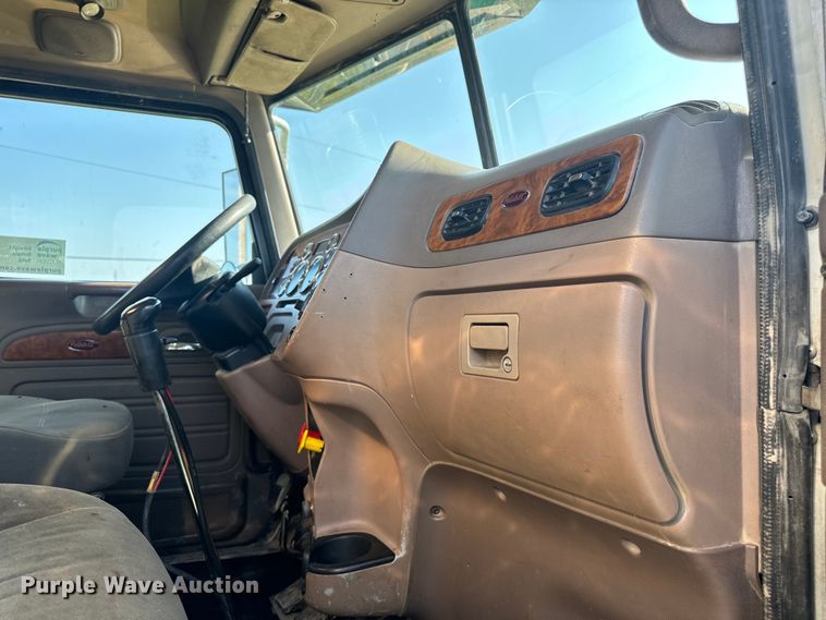 image for item DP6681 2007 Peterbilt 379 semi truck