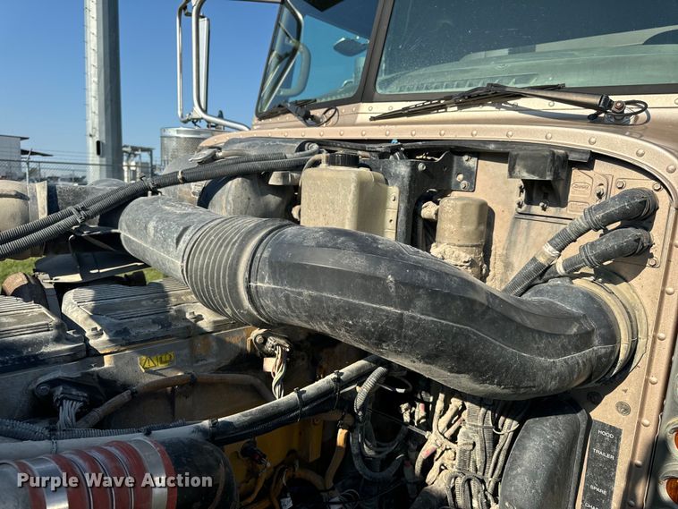 image for item DP6681 2007 Peterbilt 379 semi truck