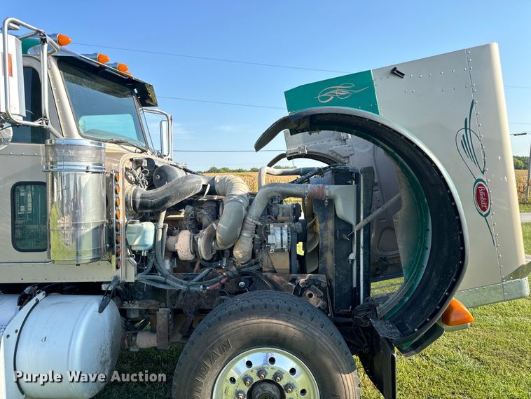 image for item DP6681 2007 Peterbilt 379 semi truck