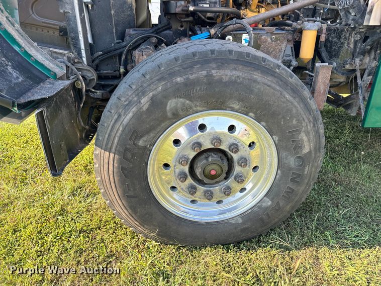 image for item DP6681 2007 Peterbilt 379 semi truck