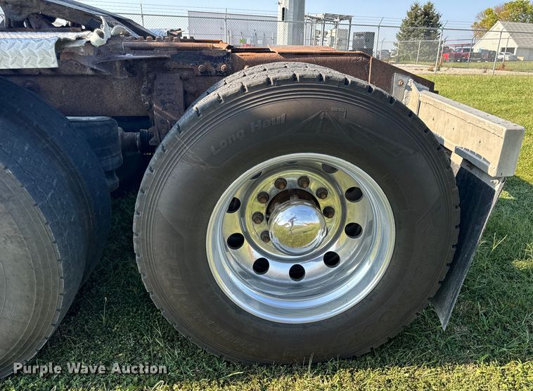 image for item DP6681 2007 Peterbilt 379 semi truck