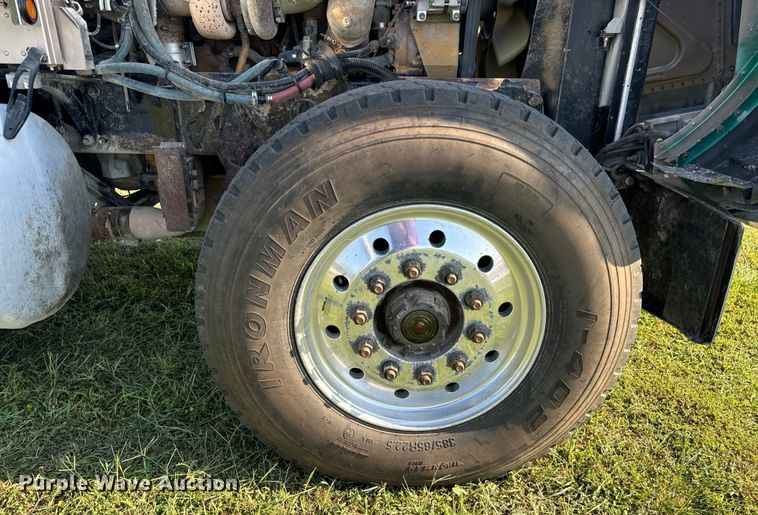 image for item DP6681 2007 Peterbilt 379 semi truck