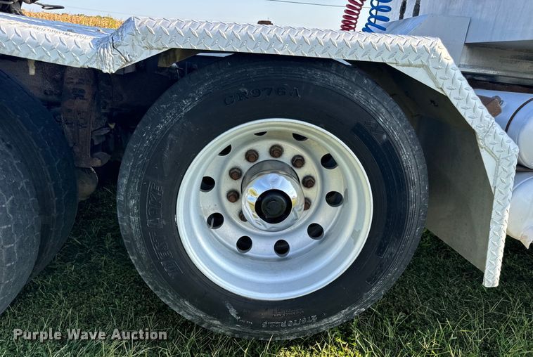 image for item DP6681 2007 Peterbilt 379 semi truck