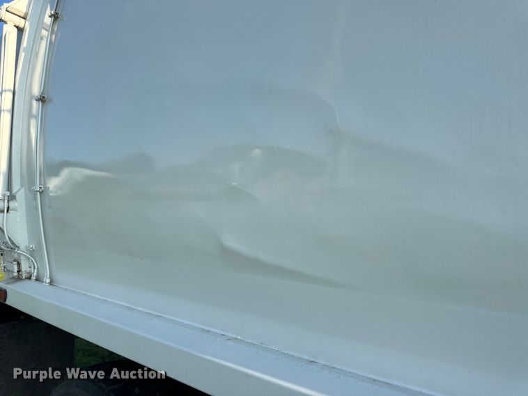 image for item DP6687 2004 Mack MR688S refuse truck