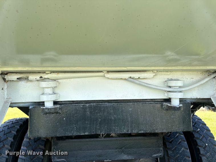 image for item DP6687 2004 Mack MR688S refuse truck