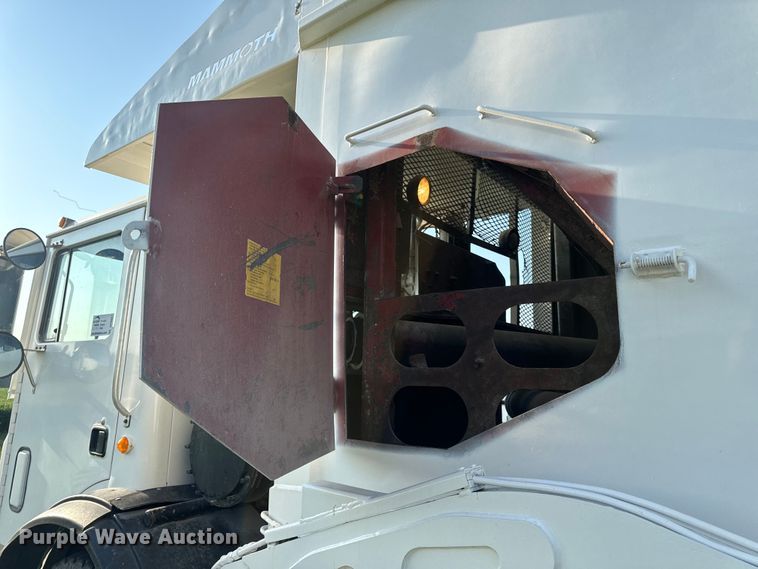 image for item DP6687 2004 Mack MR688S refuse truck