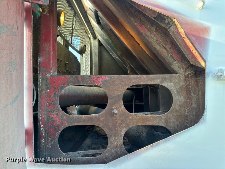 image for item DP6687 2004 Mack MR688S refuse truck