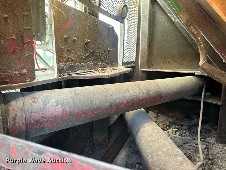 image for item DP6687 2004 Mack MR688S refuse truck