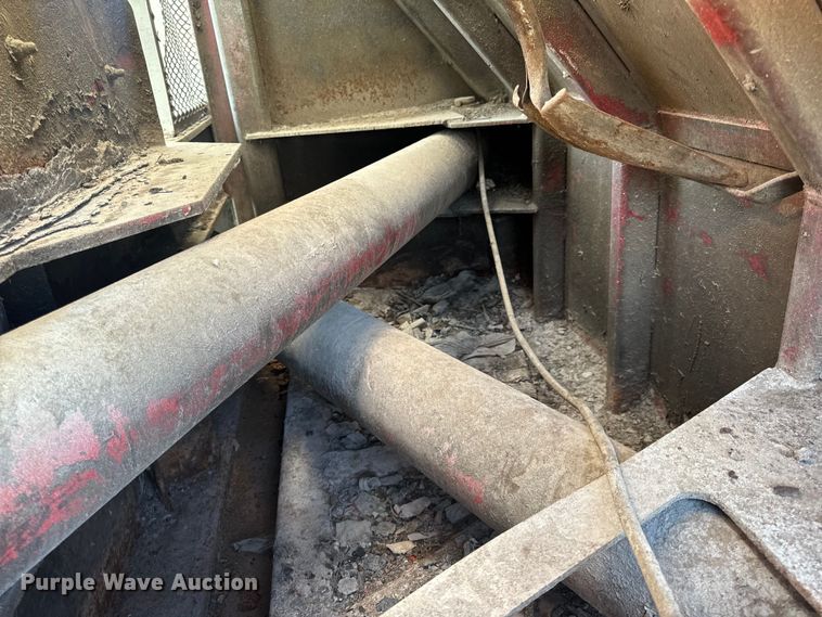 image for item DP6687 2004 Mack MR688S refuse truck