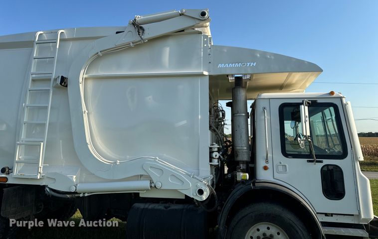 image for item DP6687 2004 Mack MR688S refuse truck