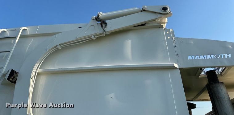 image for item DP6687 2004 Mack MR688S refuse truck