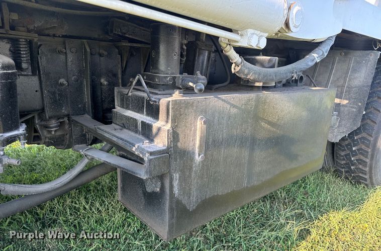 image for item DP6687 2004 Mack MR688S refuse truck