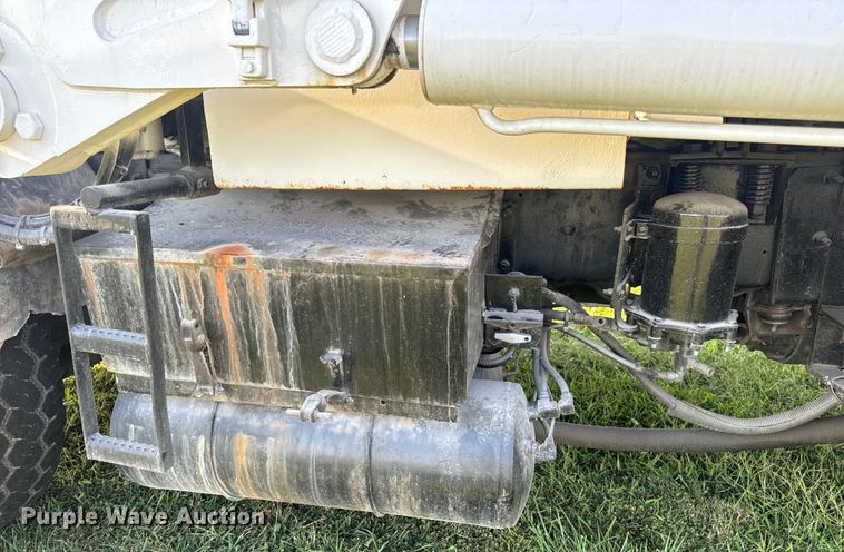 image for item DP6687 2004 Mack MR688S refuse truck