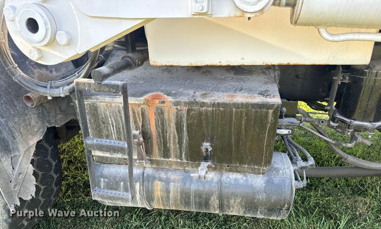 image for item DP6687 2004 Mack MR688S refuse truck