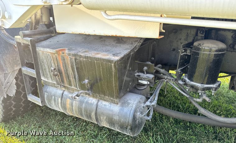 image for item DP6687 2004 Mack MR688S refuse truck