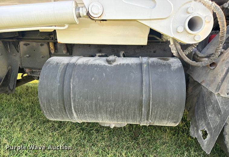 image for item DP6687 2004 Mack MR688S refuse truck