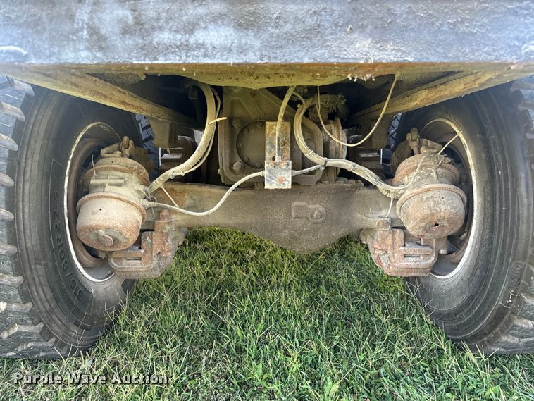 image for item DP6687 2004 Mack MR688S refuse truck