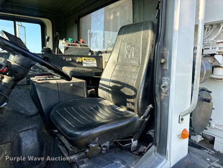 image for item DP6687 2004 Mack MR688S refuse truck