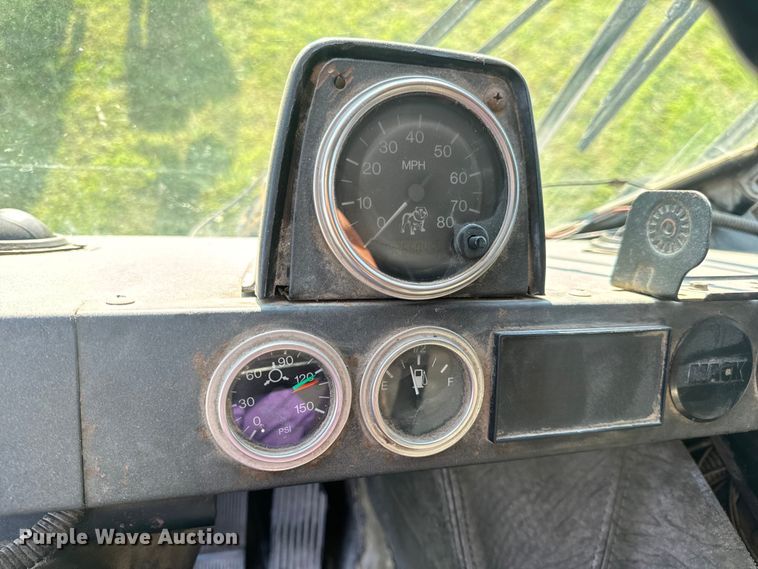 image for item DP6687 2004 Mack MR688S refuse truck