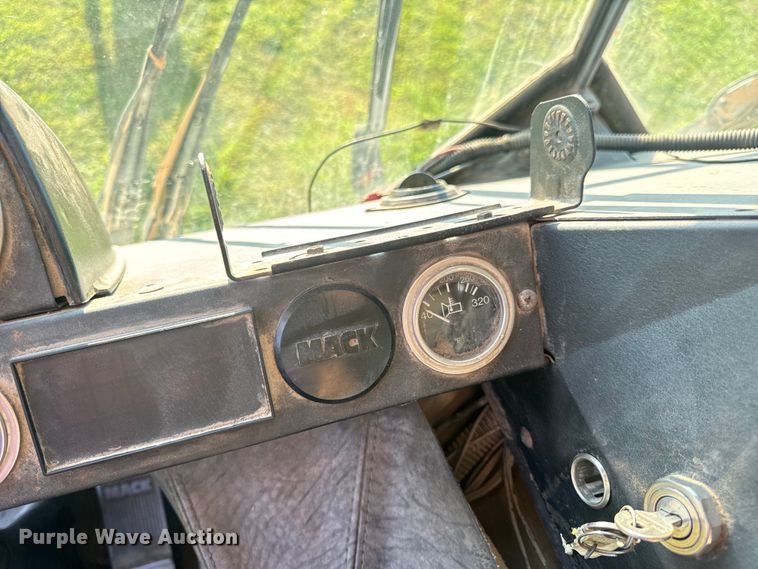 image for item DP6687 2004 Mack MR688S refuse truck