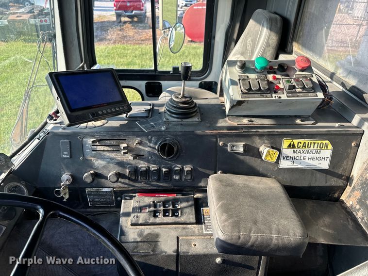 image for item DP6687 2004 Mack MR688S refuse truck