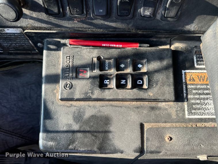 image for item DP6687 2004 Mack MR688S refuse truck