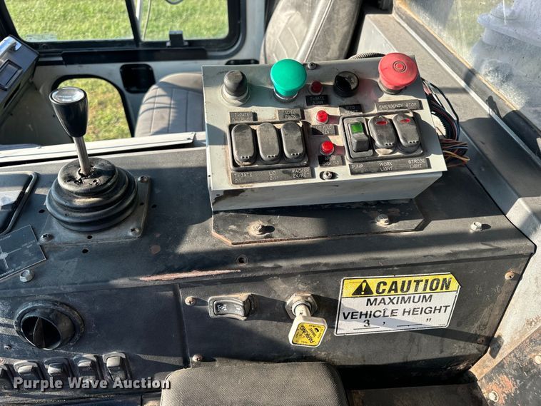 image for item DP6687 2004 Mack MR688S refuse truck