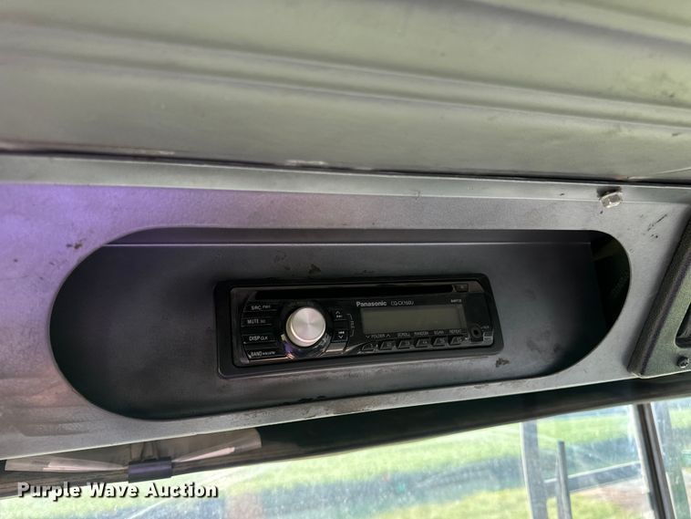 image for item DP6687 2004 Mack MR688S refuse truck