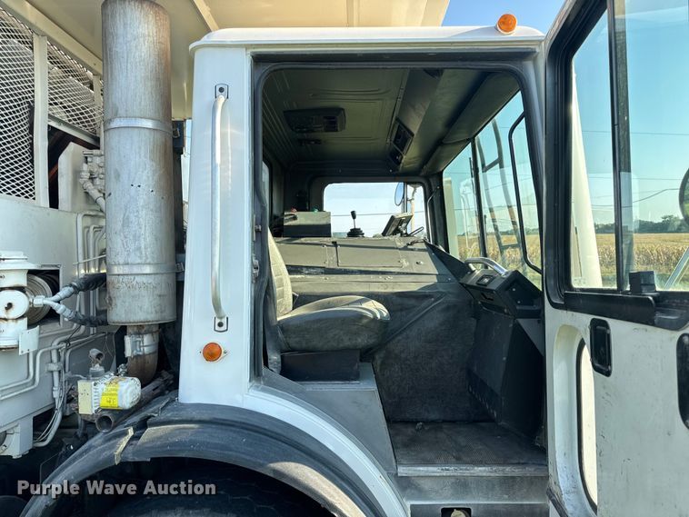 image for item DP6687 2004 Mack MR688S refuse truck