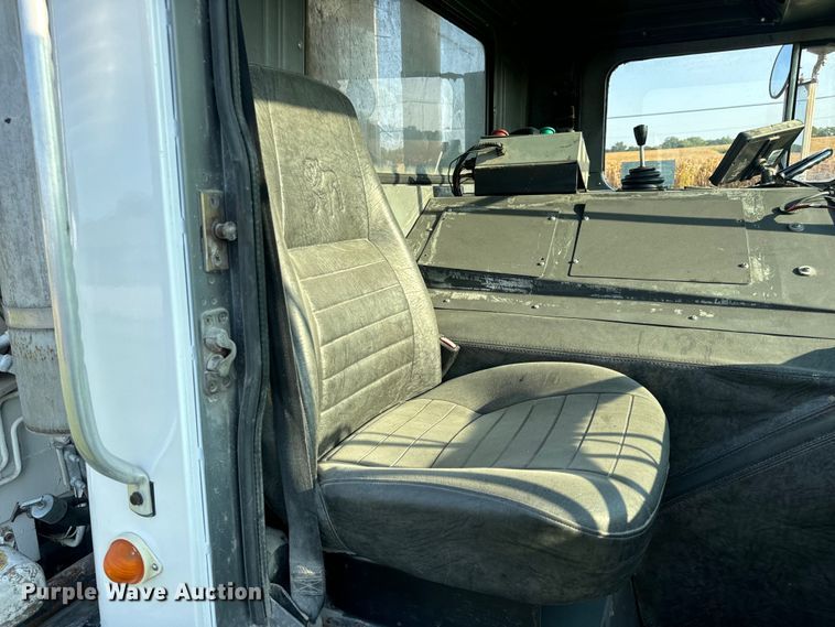 image for item DP6687 2004 Mack MR688S refuse truck