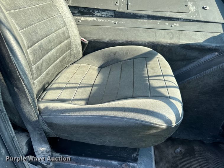 image for item DP6687 2004 Mack MR688S refuse truck