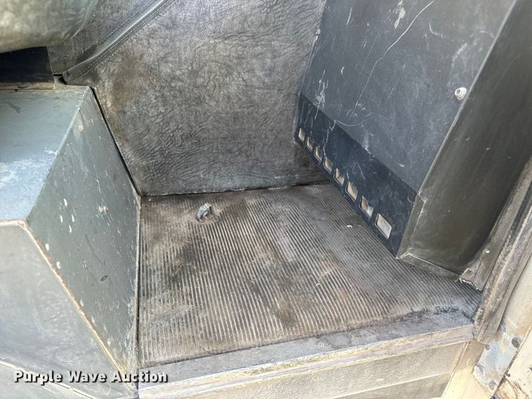 image for item DP6687 2004 Mack MR688S refuse truck