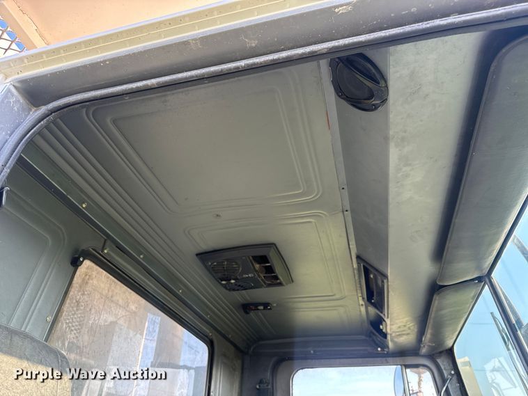 image for item DP6687 2004 Mack MR688S refuse truck