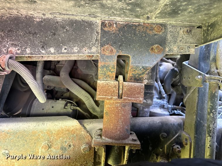 image for item DP6687 2004 Mack MR688S refuse truck