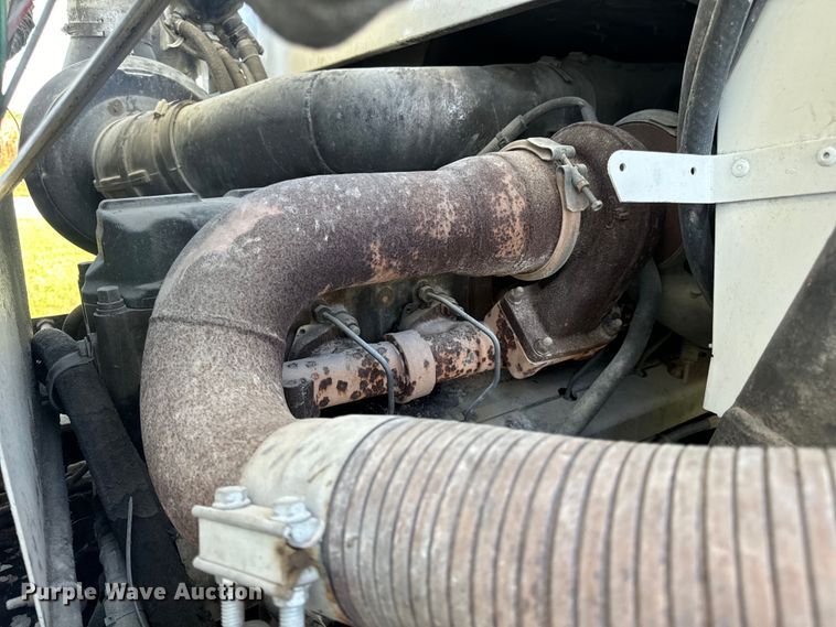 image for item DP6687 2004 Mack MR688S refuse truck