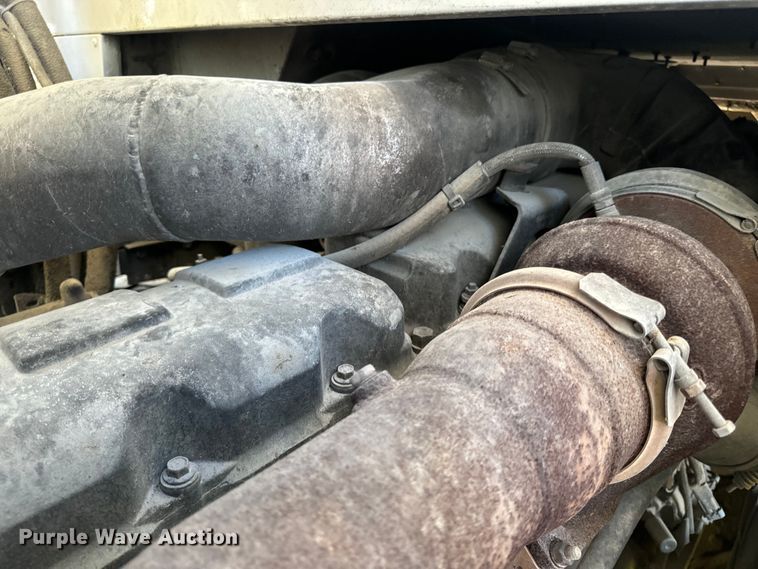 image for item DP6687 2004 Mack MR688S refuse truck