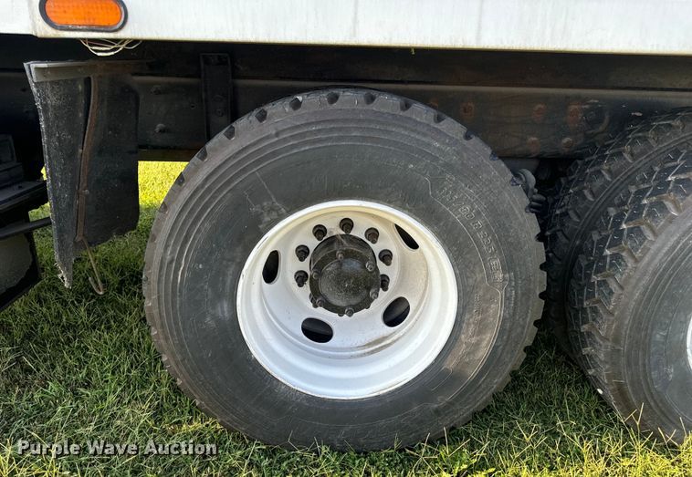 image for item DP6687 2004 Mack MR688S refuse truck