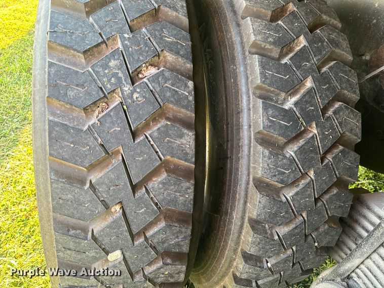 image for item DP6687 2004 Mack MR688S refuse truck