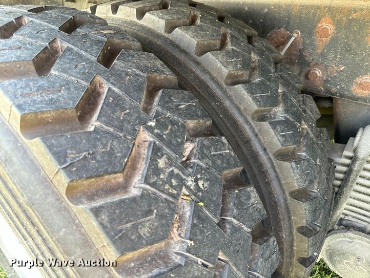 image for item DP6687 2004 Mack MR688S refuse truck