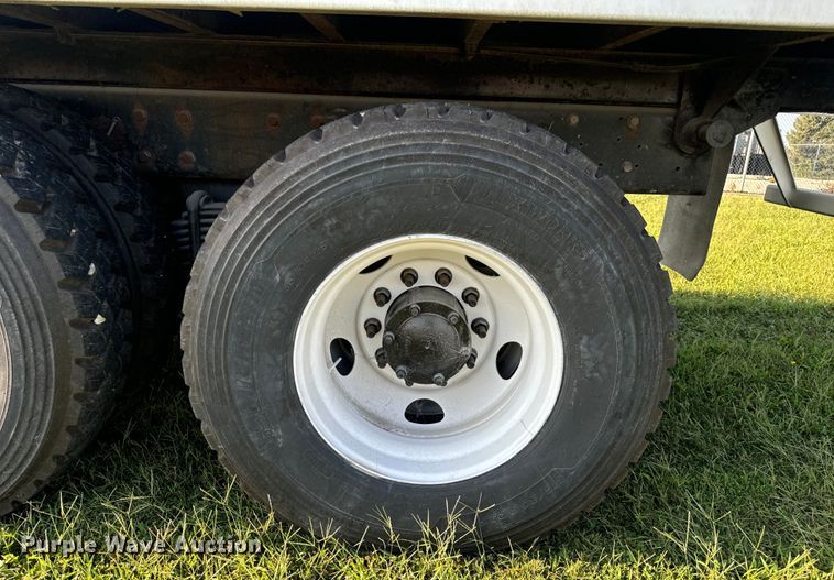 image for item DP6687 2004 Mack MR688S refuse truck