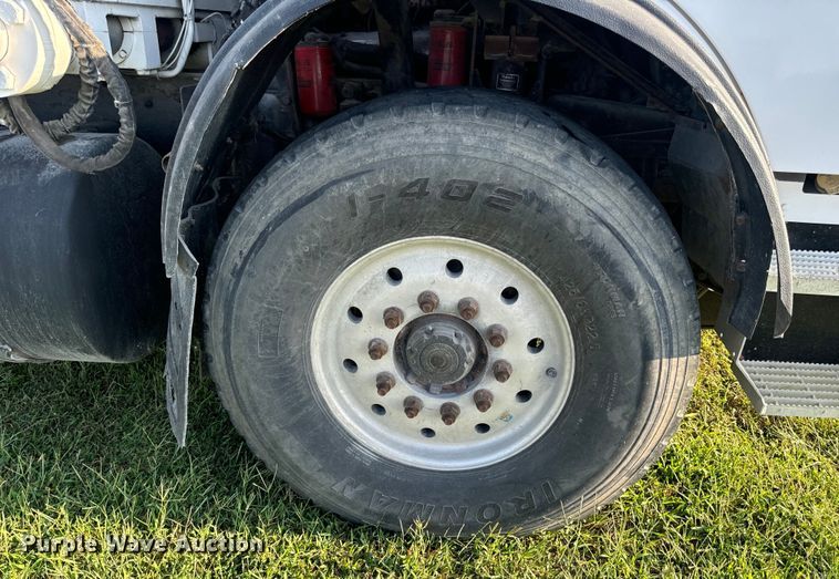 image for item DP6687 2004 Mack MR688S refuse truck