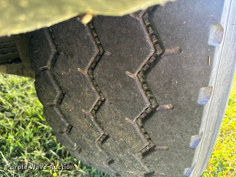 image for item DP6687 2004 Mack MR688S refuse truck